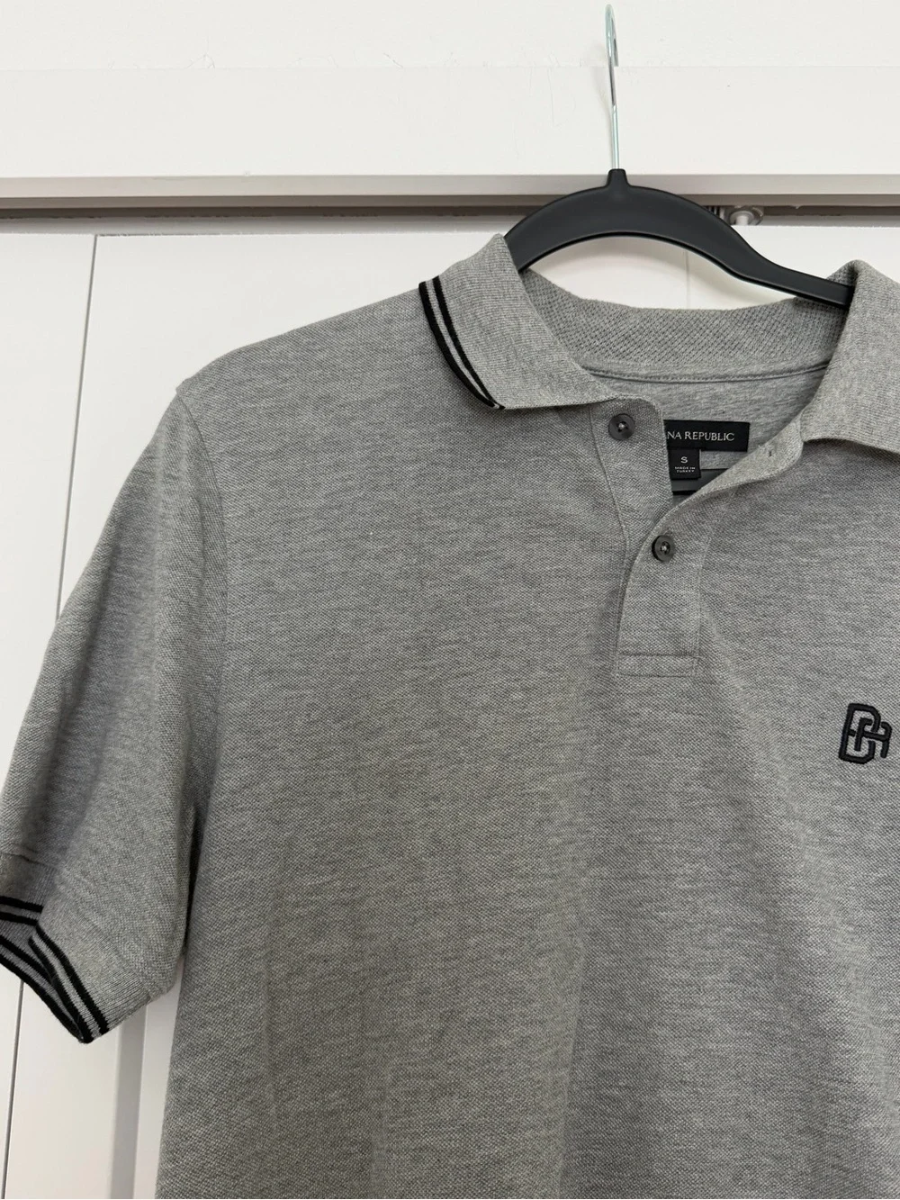 Banana Republic Men's Grey Polo Shirt with Contrast Trim